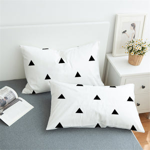 Triangle Pattern White Pillowcase