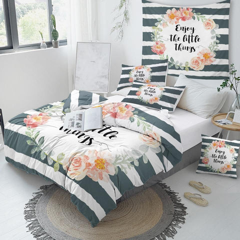 Image of Floral Wreath Comforter Set - Beddingify